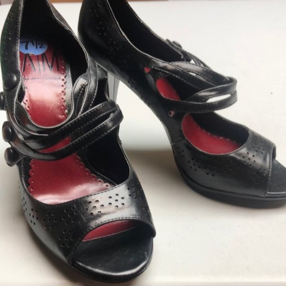 NWT ANN MARINO BLACK HEELS 7.5 ⭐️ - Picture 1 of 11